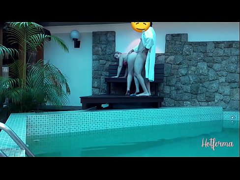 ❤️ Chefe convida criada para a piscina, mas não conseguiu resistir a um Porno em porno pt.befuck-net.ru
