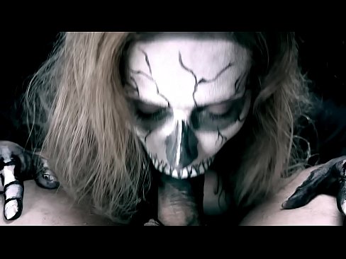 ❤️ Rapariga demoníaca a chupar pilas com a sua boca negra e a engolir esperma. Porno em porno pt.befuck-net.ru